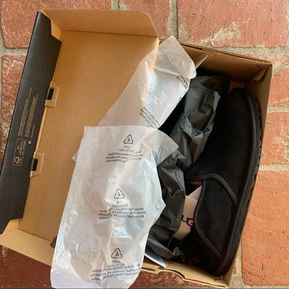 NWT Men’s UGGs Size 9!